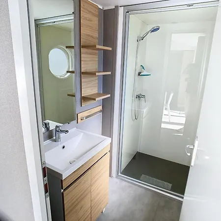 Mobil-home Grand Confort: 6 Pers, 3 Ch, Piscine Chauffee, Proche Et Commerces - Fr-1-361a-33 Jullouville-les-Pins